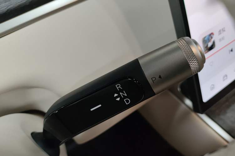 Used ONVO Luxeed L90 2025 Model—Ultra Six-Seater Version Gear Lever