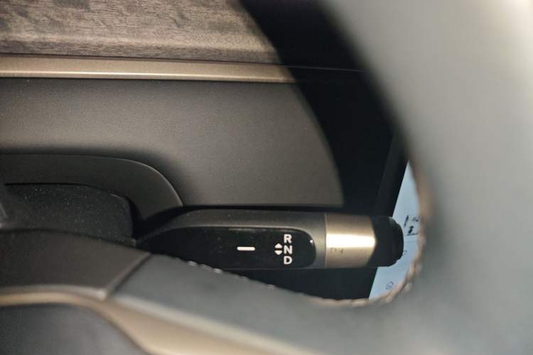 Used ONVO Luxeed L90 2025 Model Max Six-Seater 60-degree Battery Edition Gear Lever