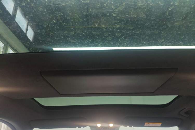 Used ONVO Luxeed L90 2025 Model—Max Six-Seater Version Headliner