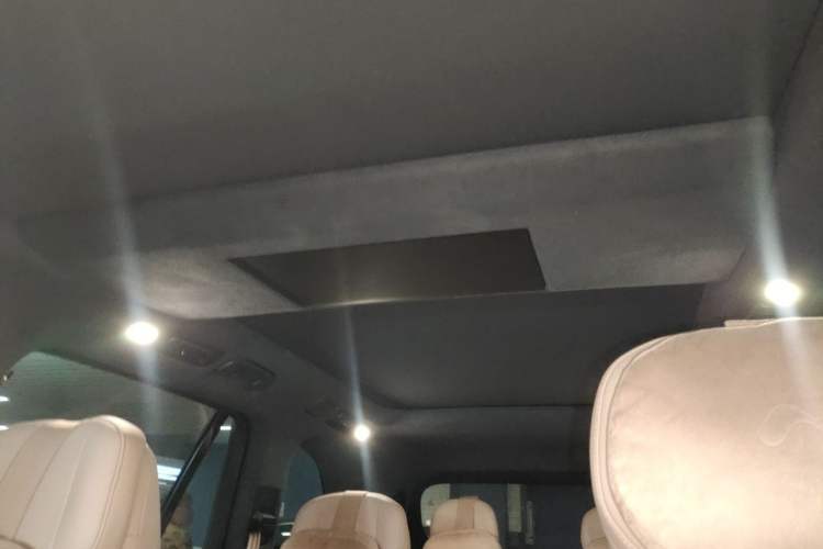 Used ONVO Luxeed L90 2025 Model—Max Six-Seater Version Headliner