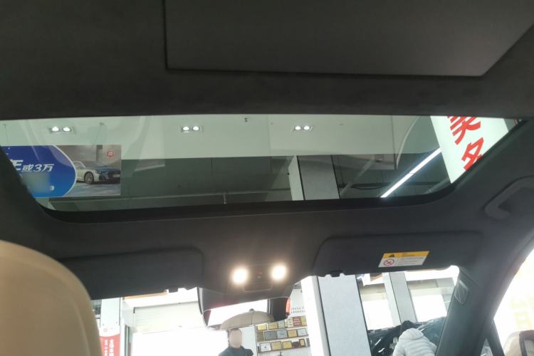 Used ONVO Luxeed L90 2025 Model—Max Six-Seater Version Headliner