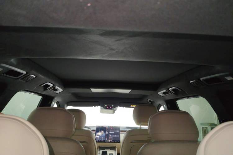 Used ONVO Luxeed L90 2025 Model—Max Six-Seater Version Headliner