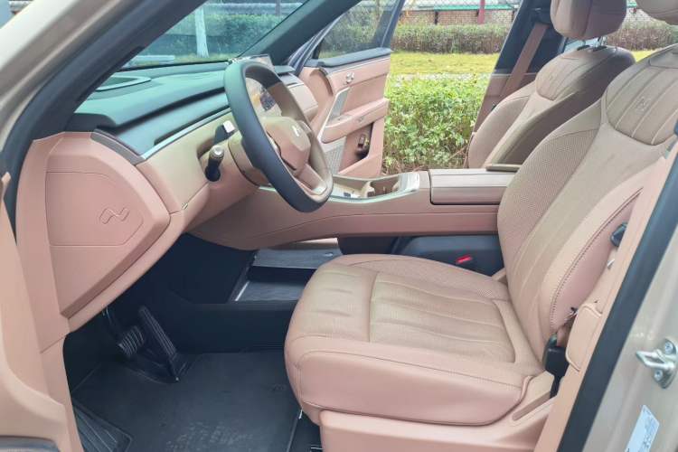 Used ONVO Luxeed L90 2025 Model—Max Six-Seater Version Interior 2