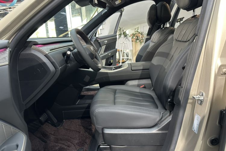 Used ONVO Luxeed L90 2025 Model—Pro Six-Seater Version Interior 3