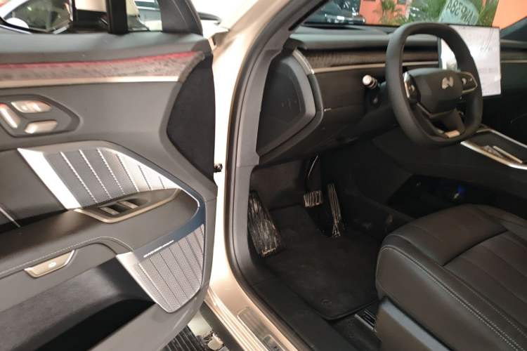 Used ONVO Luxeed L90 2025 Model—Ultra Six-Seater Version Interior 3