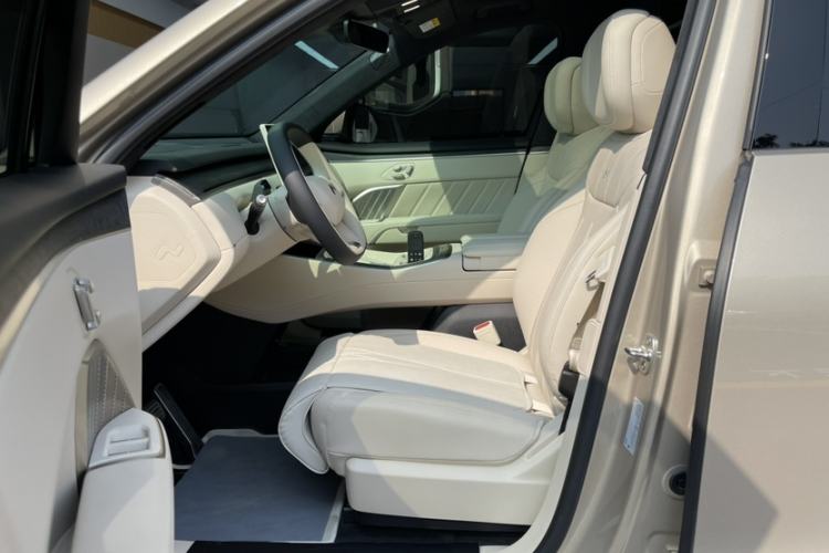Used ONVO Luxeed L90 2025 Model—Ultra Six-Seater Version Interior 3
