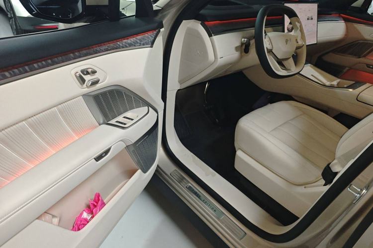 Used ONVO Luxeed L90 2025 Model—Max Six-Seater Version Interior 3