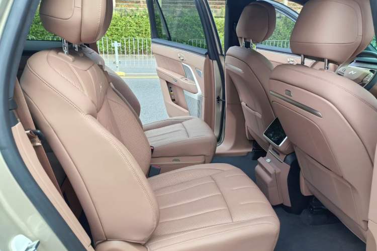Used ONVO Luxeed L90 2025 Model—Max Six-Seater Version Interior 3