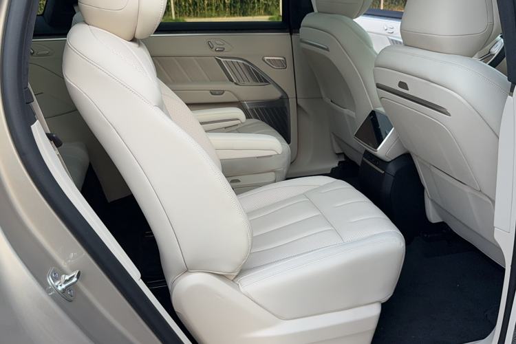 Used ONVO Luxeed L90 2025 Model—Max Six-Seater Version Interior 4
