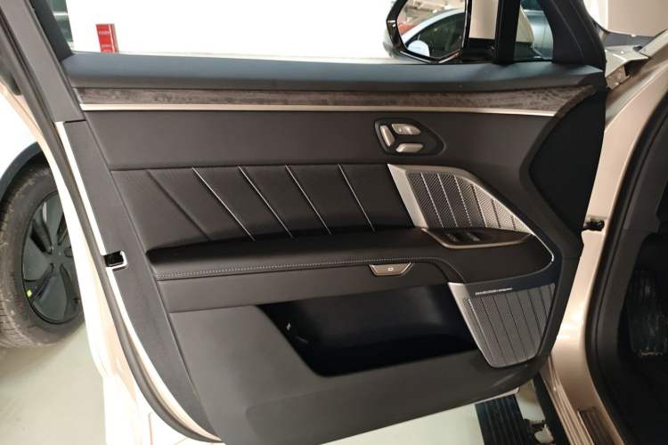 Used ONVO Luxeed L90 2025 Model—Ultra Six-Seater Version Interior 7