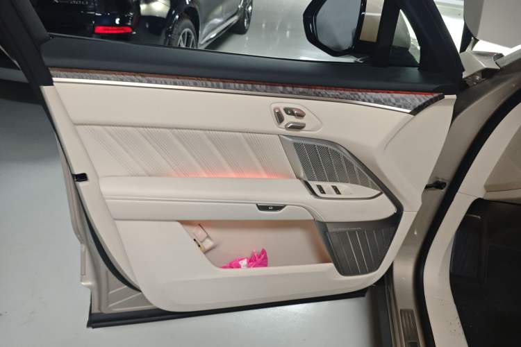 Used ONVO Luxeed L90 2025 Model—Max Six-Seater Version Interior 7