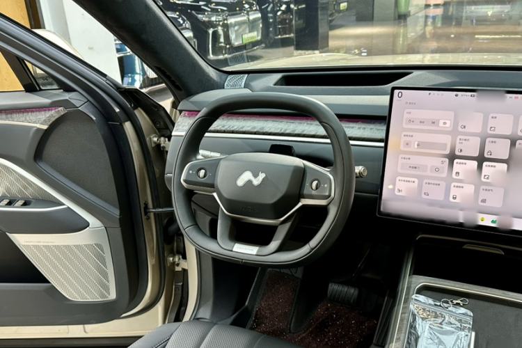 Used ONVO Luxeed L90 2025 Model—Pro Six-Seater Version Interior 9