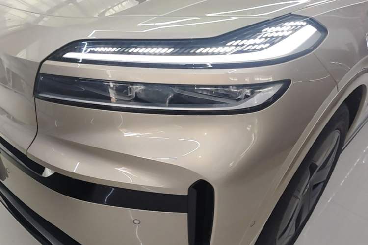 Used ONVO Luxeed L90 2025 Model—Max Six-Seater Version Left Front Headlight