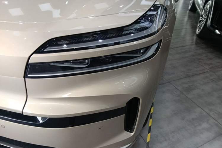 Used ONVO Luxeed L90 2025 Model—Pro Six-Seater Version Left Front Headlight