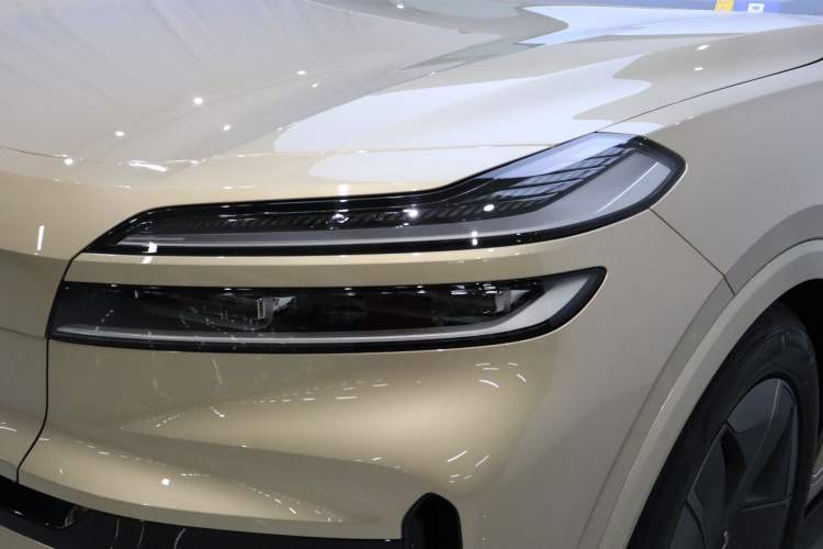 Used ONVO Luxeed L90 2025 Model—Max Seven-Seater Version Left Front Headlight
