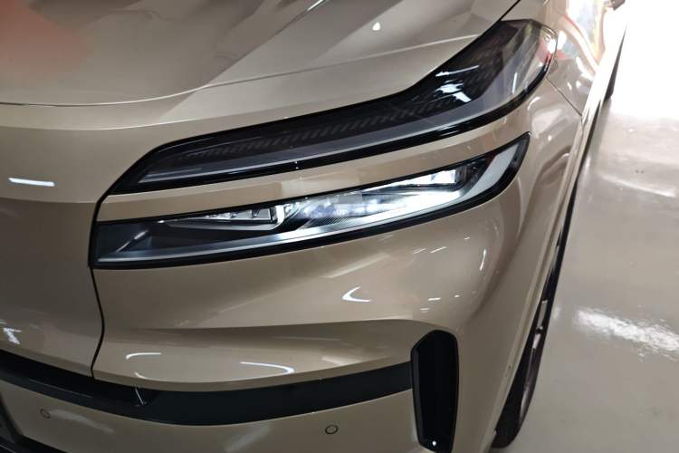 Used ONVO Luxeed L90 2025 Model—Ultra Six-Seater Version Left Front Headlight