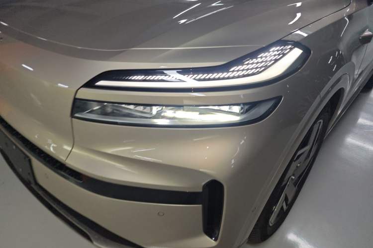 Used ONVO Luxeed L90 2025 Model—Max Six-Seater Version Left Front Headlight