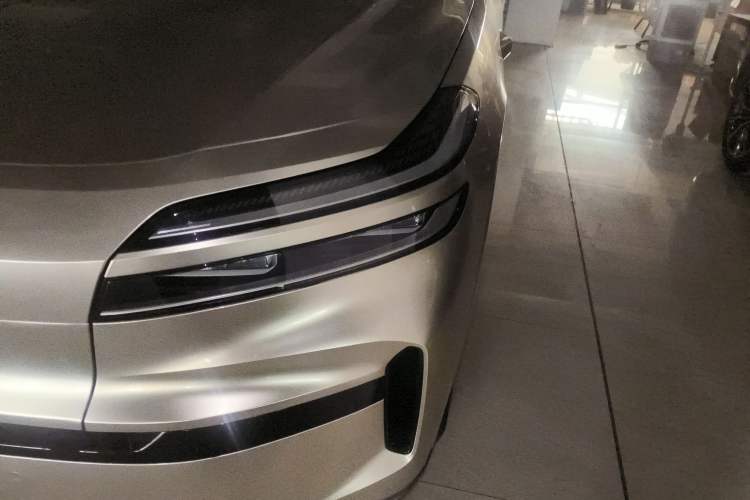 Used ONVO Luxeed L90 2025 Model—Max Six-Seater Version Left Front Headlight