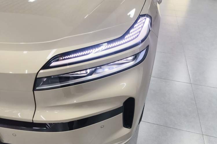 Used ONVO Luxeed L90 2025 Model—Ultra Six-Seater Version Left Front Headlight