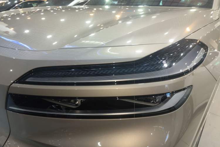 Used ONVO Luxeed L90 2025 Model—Max Six-Seater Version Left Front Headlight