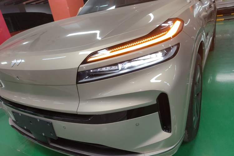 Used ONVO Luxeed L90 2025 Model—Pro Six-Seater Version Left Front Headlight
