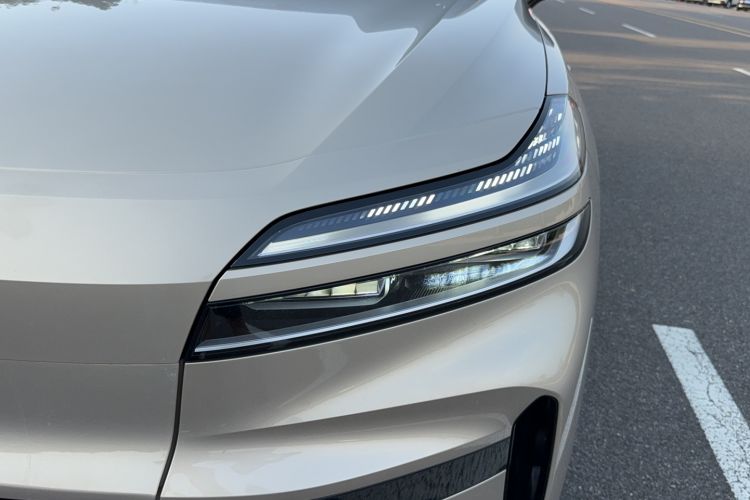 Used ONVO Luxeed L90 2025 Model—Max Six-Seater Version Left Front Headlight