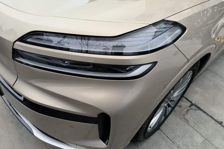Used ONVO Luxeed L90 2025 Model—Ultra Six-Seater Version Left Front Headlight