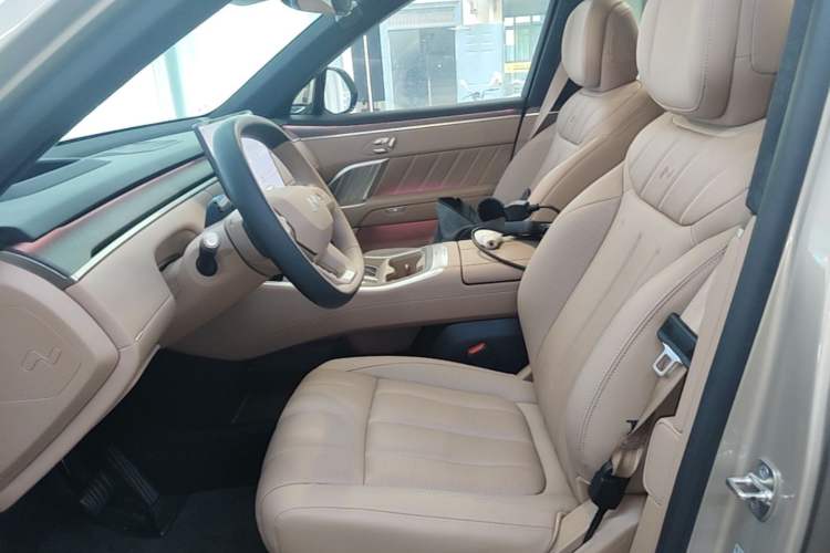 Used ONVO Luxeed L90 2025 Model—Max Six-Seater Version Left Front Seat