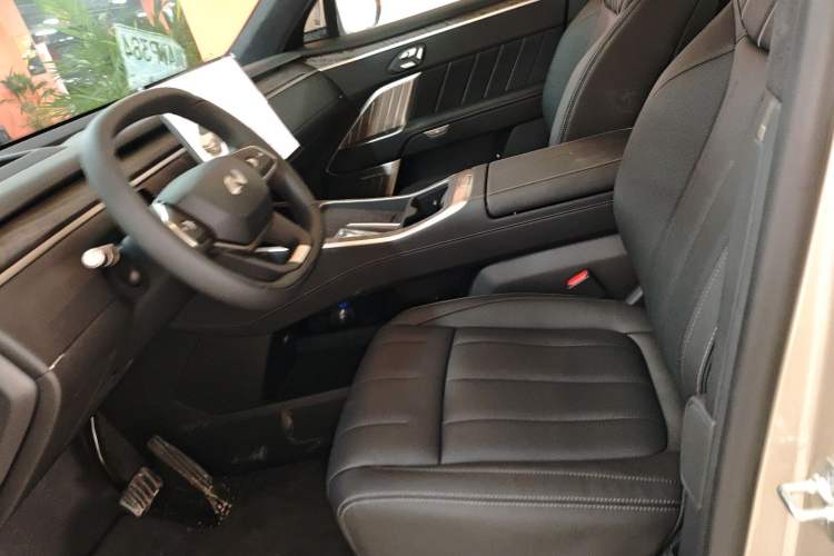 Used ONVO Luxeed L90 2025 Model—Ultra Six-Seater Version Left Front Seat