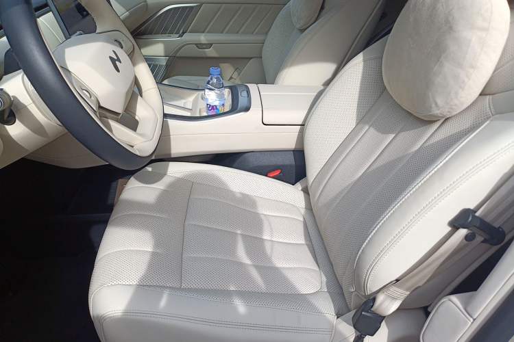 Used ONVO Luxeed L90 2025 Model—Ultra Six-Seater Version Left Front Seat