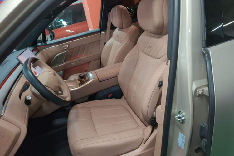 Used ONVO Luxeed L90 2025 Model—Pro Six-Seater Version Left Front Seat