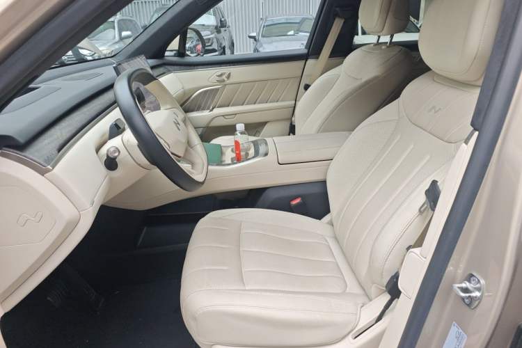 Used ONVO Luxeed L90 2025 Model—Max Six-Seater Version Left Front Seat