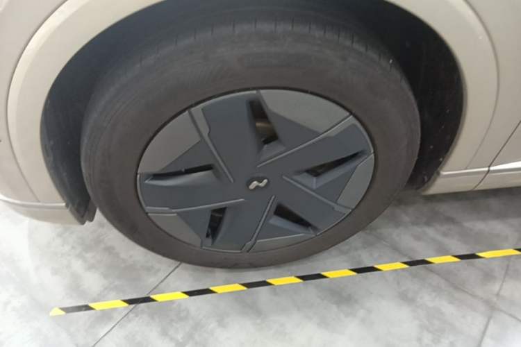 Used ONVO Luxeed L90 2025 Model—Pro Six-Seater Version Left Front Wheel Hub