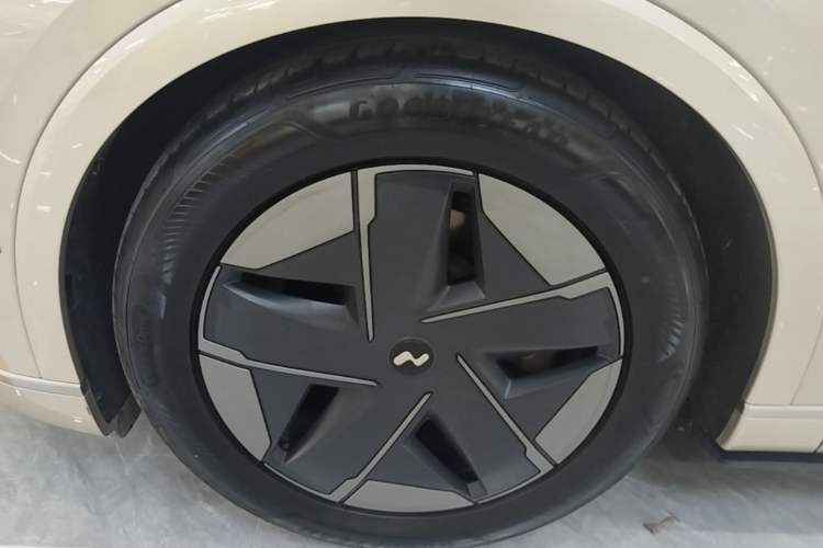 Used ONVO Luxeed L90 2025 Model—Max Seven-Seater Version Left Front Wheel Hub