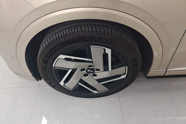 Used ONVO Luxeed L90 2025 Model—Max Six-Seater Version Left Front Wheel Hub