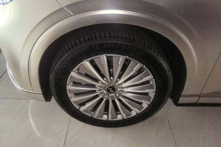 Used ONVO Luxeed L90 2025 Model—Max Six-Seater Version Left Front Wheel Hub