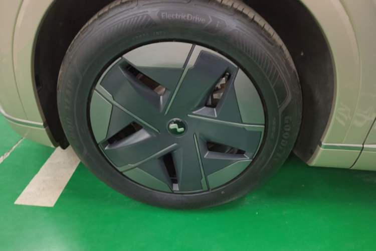 Used ONVO Luxeed L90 2025 Model—Pro Six-Seater Version Left Front Wheel Hub