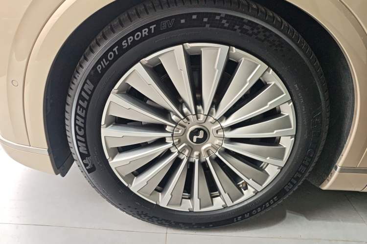 Used ONVO Luxeed L90 2025 Model—Pro Six-Seater Version Left Front Wheel Hub