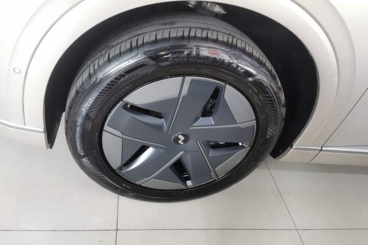 Used ONVO Luxeed L90 2025 Model—Max Six-Seater Version Left Front Wheel Hub