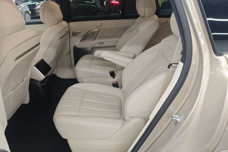 Used ONVO Luxeed L90 2025 Model—Max Six-Seater Version Left Rear Seat