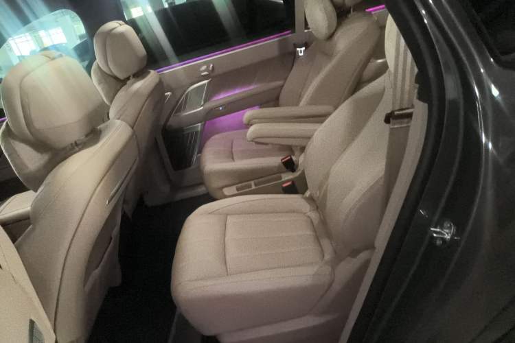 Used ONVO Luxeed L90 2025 Model—Max Six-Seater Version Left Rear Seat