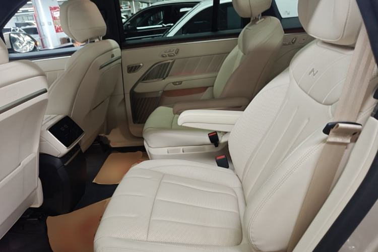 Used ONVO Luxeed L90 2025 Model—Ultra Six-Seater Version Left Rear Seat