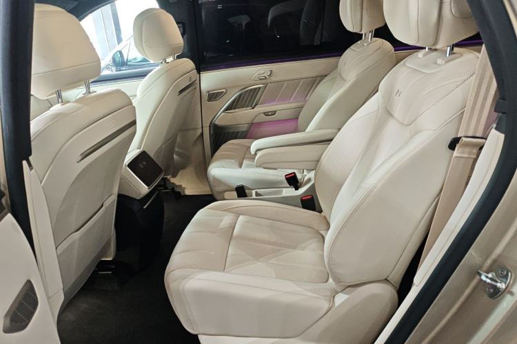 Used ONVO Luxeed L90 2025 Model—Pro Six-Seater Version Left Rear Seat