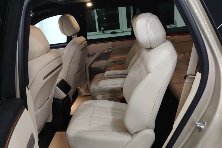 Used ONVO Luxeed L90 2025 Model—Max Six-Seater Version Left Rear Seat
