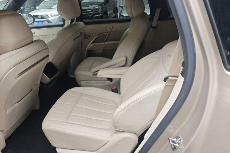 Used ONVO Luxeed L90 2025 Model—Max Six-Seater Version Left Rear Seat