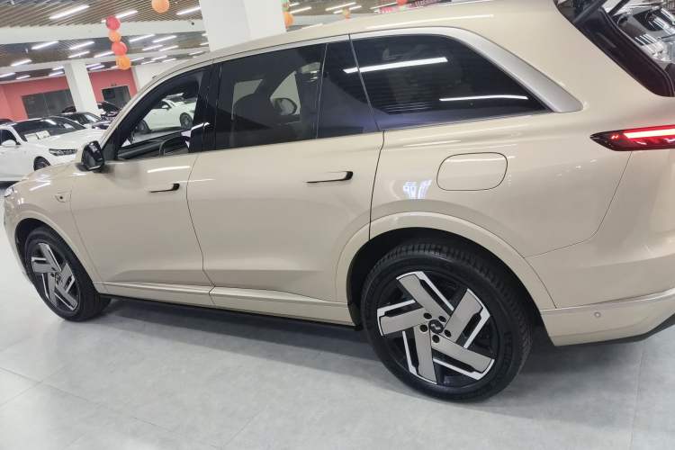 Used ONVO Luxeed L90 2025 Model—Ultra Six-Seater Version Left Side