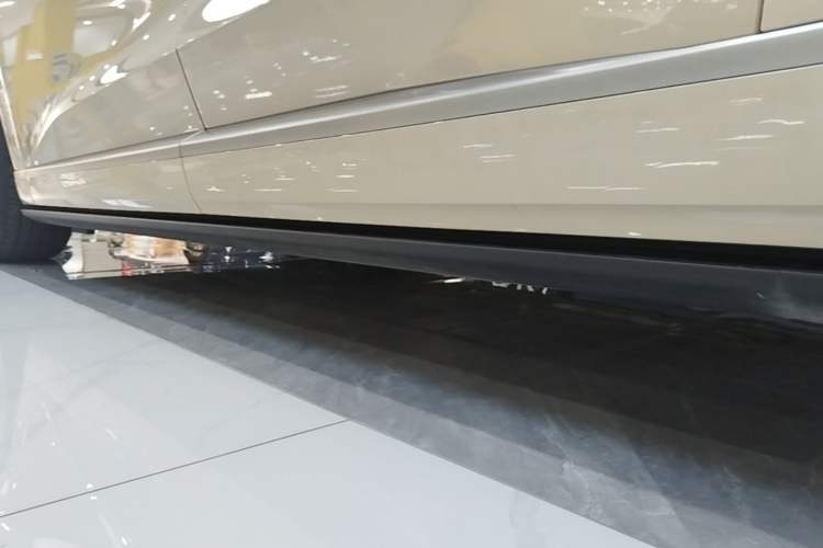Used ONVO Luxeed L90 2025 Model—Max Seven-Seater Version Left Side Sill