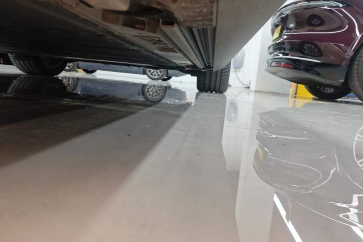 Used ONVO Luxeed L90 2025 Model—Max Six-Seater Version Left Side Sill