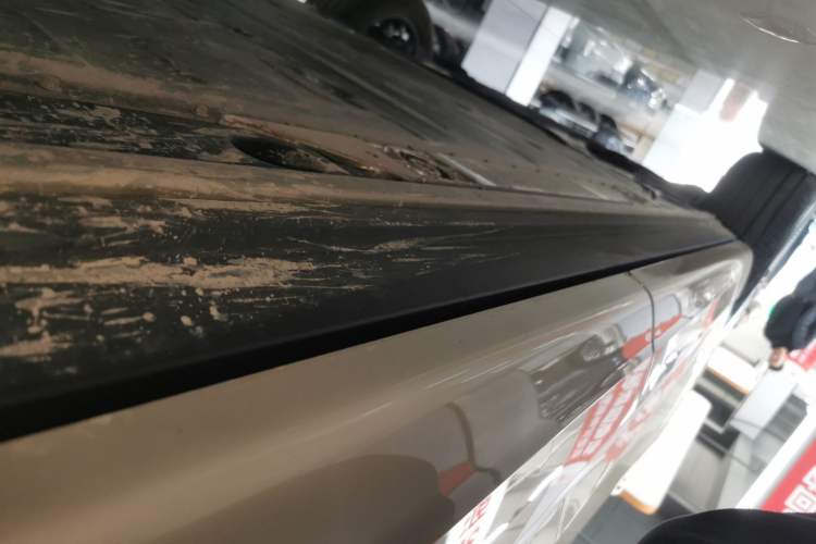 Used ONVO Luxeed L90 2025 Model—Max Six-Seater Version Left Side Sill
