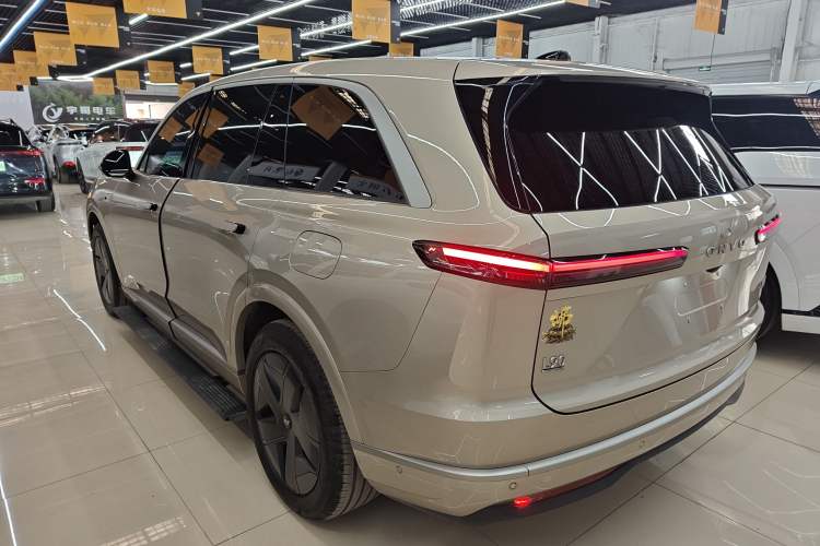 Used ONVO Luxeed L90 2025 Model—Max Six-Seater Version Rear Left 45 Deg